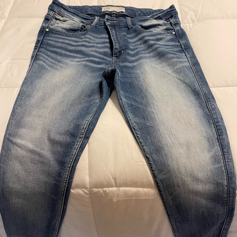 Excellent Condition Buckle Peyton skinny jeans